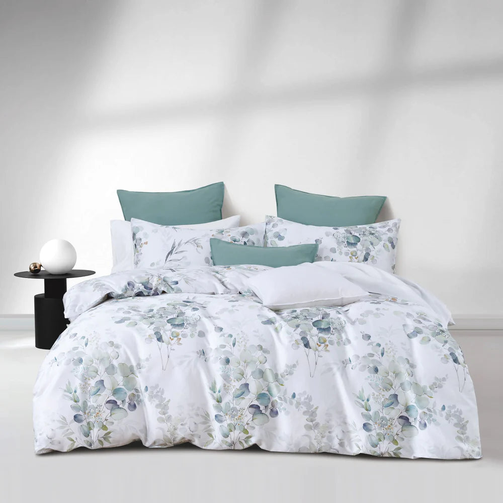 Misty Flowers Duvet Cover and Pillowcase Set